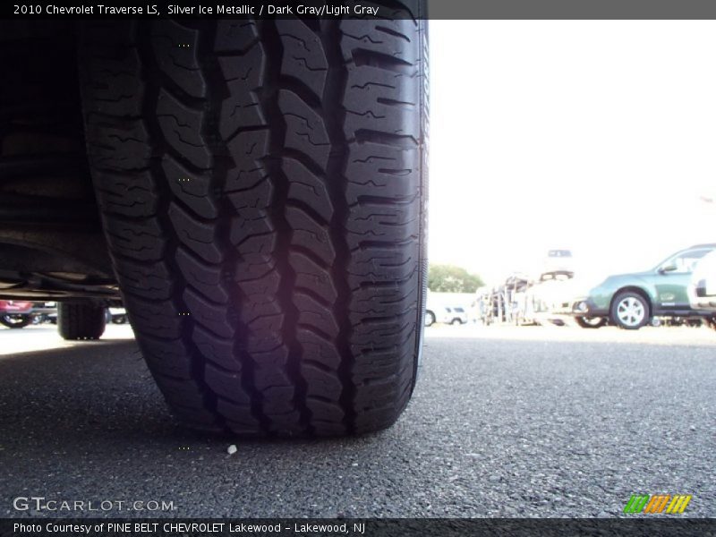 Silver Ice Metallic / Dark Gray/Light Gray 2010 Chevrolet Traverse LS
