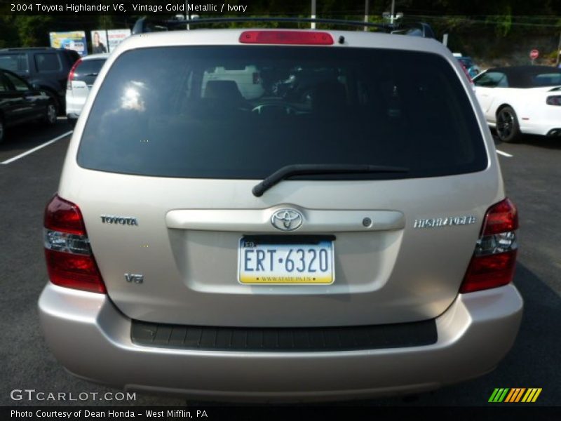 Vintage Gold Metallic / Ivory 2004 Toyota Highlander V6