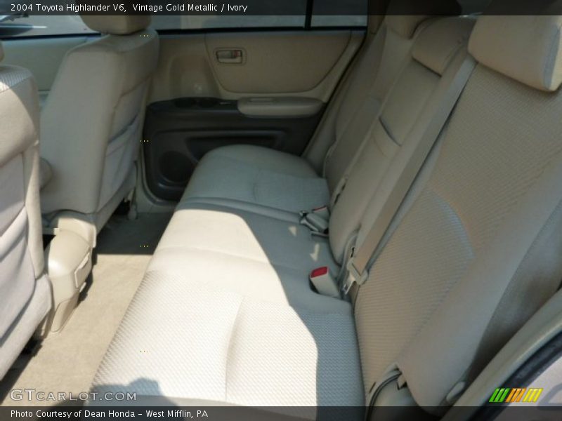 Vintage Gold Metallic / Ivory 2004 Toyota Highlander V6