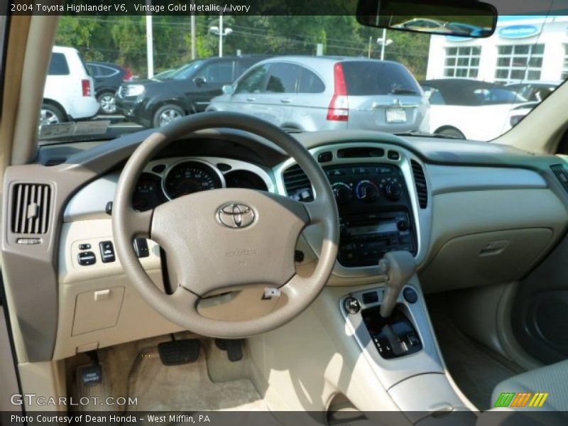 Vintage Gold Metallic / Ivory 2004 Toyota Highlander V6