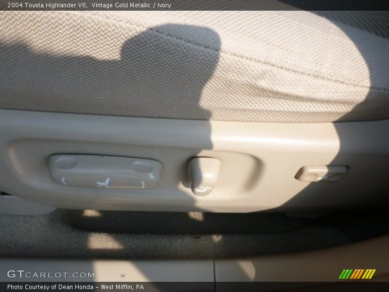 Vintage Gold Metallic / Ivory 2004 Toyota Highlander V6