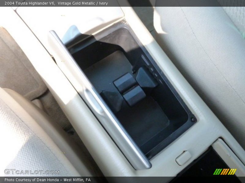 Vintage Gold Metallic / Ivory 2004 Toyota Highlander V6