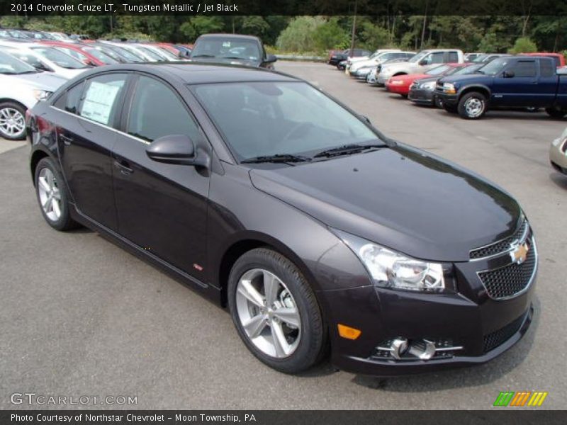 Front 3/4 View of 2014 Cruze LT