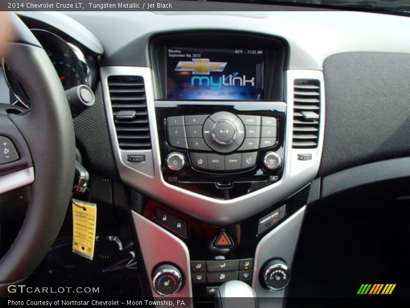 Controls of 2014 Cruze LT