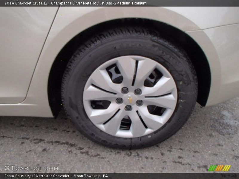 Champagne Silver Metallic / Jet Black/Medium Titanium 2014 Chevrolet Cruze LS