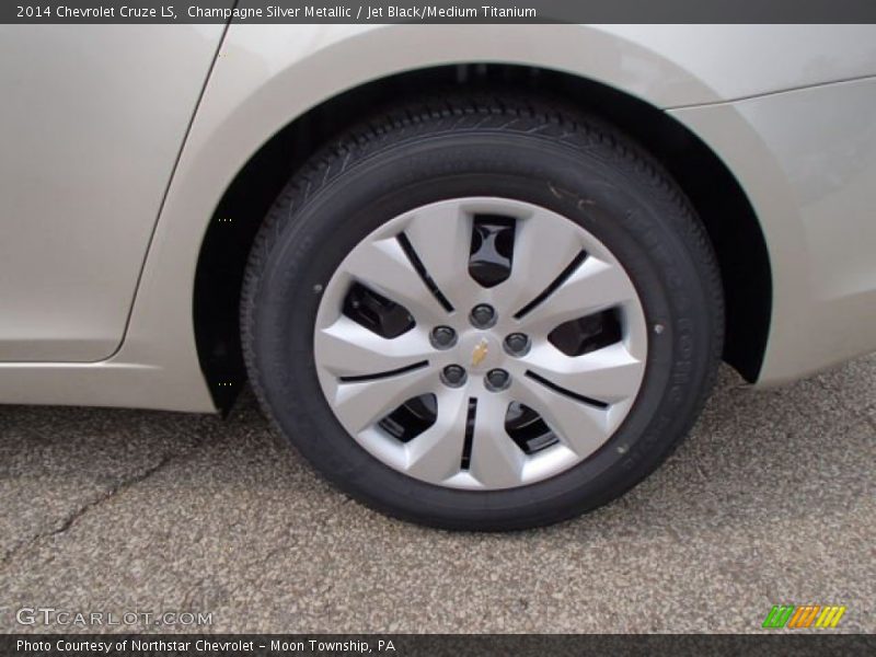 Champagne Silver Metallic / Jet Black/Medium Titanium 2014 Chevrolet Cruze LS