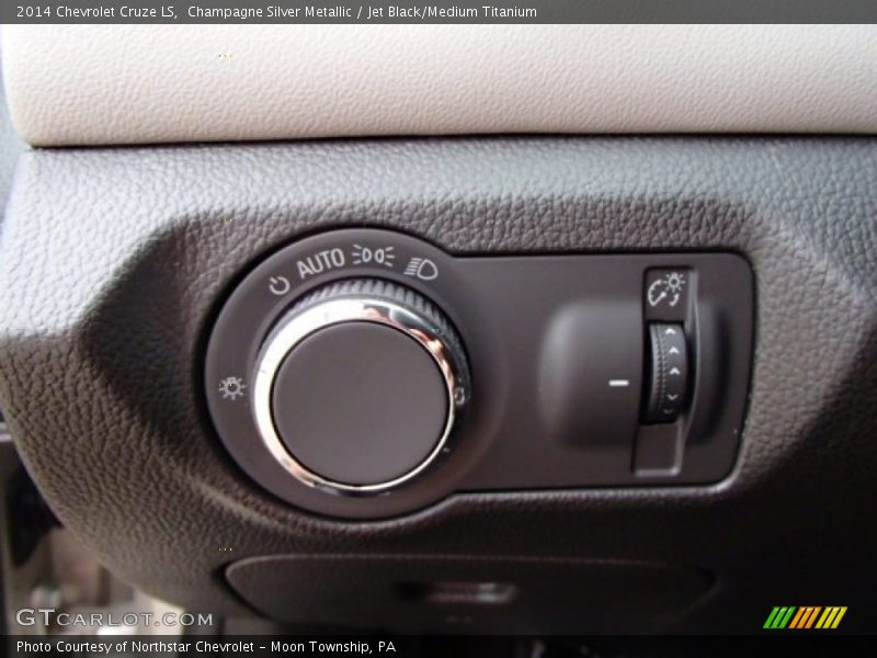 Champagne Silver Metallic / Jet Black/Medium Titanium 2014 Chevrolet Cruze LS