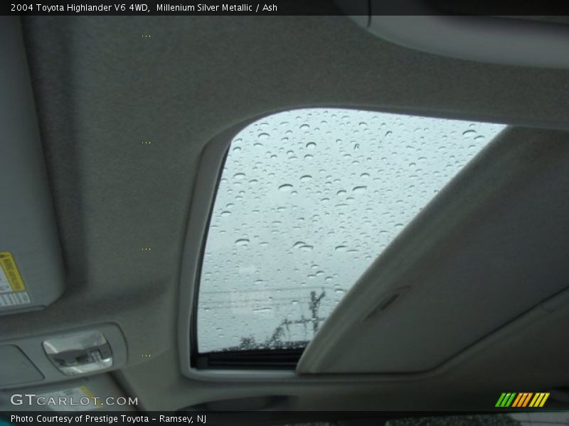 Millenium Silver Metallic / Ash 2004 Toyota Highlander V6 4WD