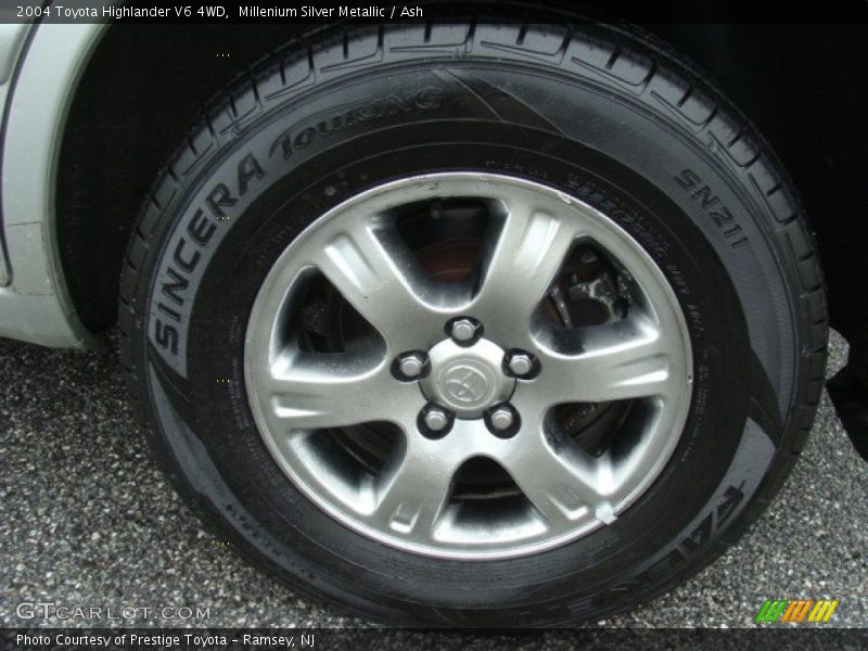 Millenium Silver Metallic / Ash 2004 Toyota Highlander V6 4WD