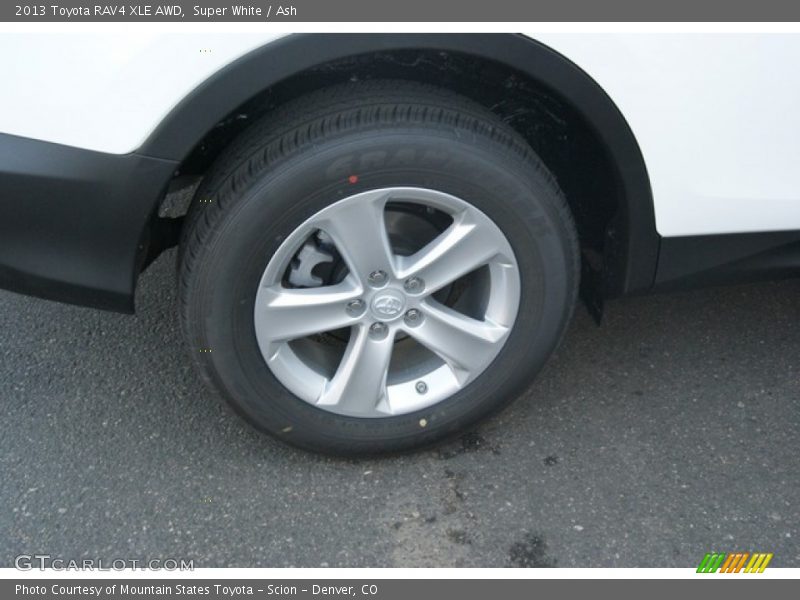 Super White / Ash 2013 Toyota RAV4 XLE AWD