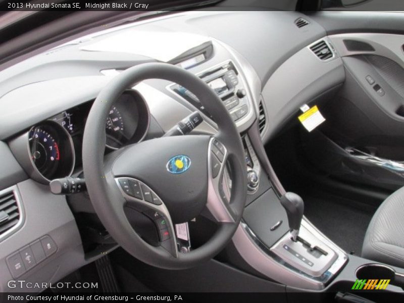 Midnight Black / Gray 2013 Hyundai Sonata SE
