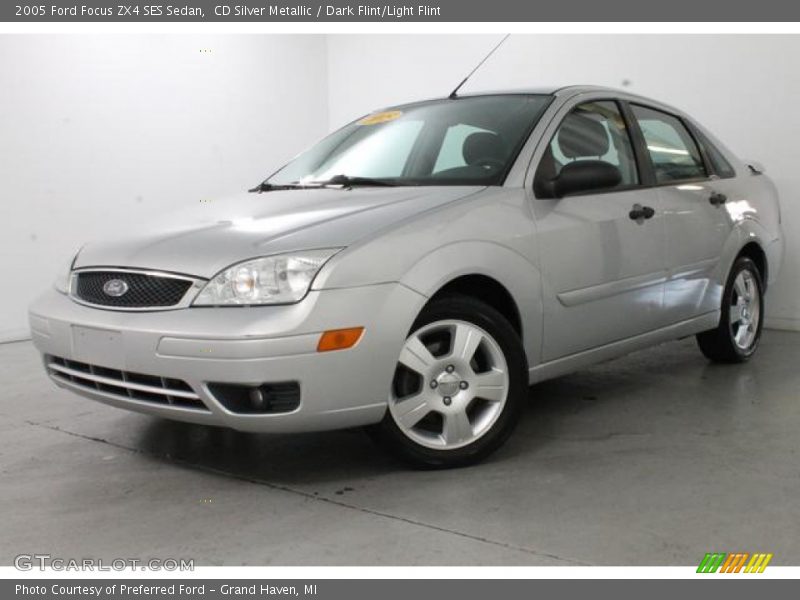 CD Silver Metallic / Dark Flint/Light Flint 2005 Ford Focus ZX4 SES Sedan