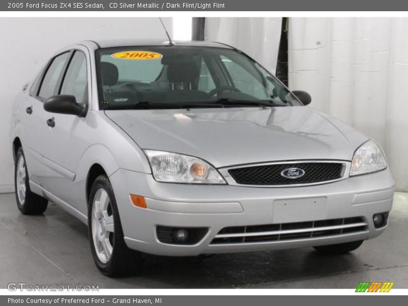 CD Silver Metallic / Dark Flint/Light Flint 2005 Ford Focus ZX4 SES Sedan