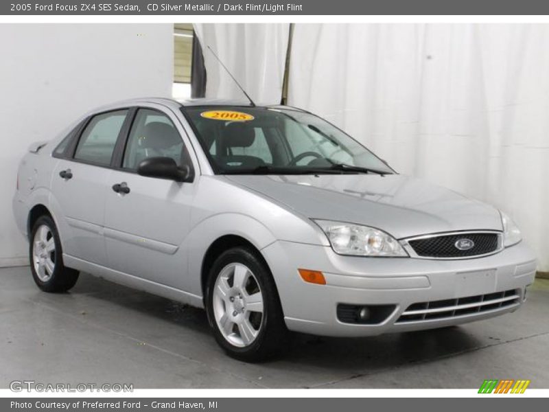 CD Silver Metallic / Dark Flint/Light Flint 2005 Ford Focus ZX4 SES Sedan
