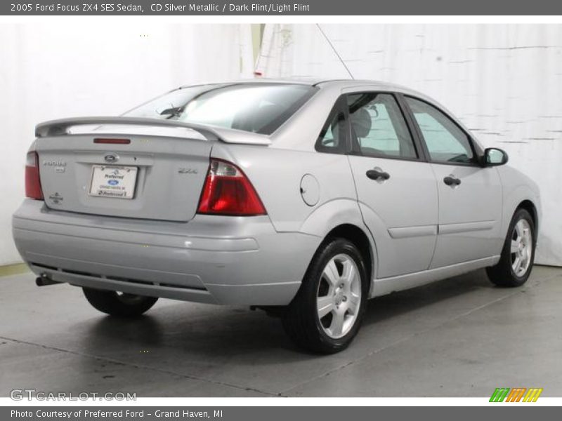 CD Silver Metallic / Dark Flint/Light Flint 2005 Ford Focus ZX4 SES Sedan