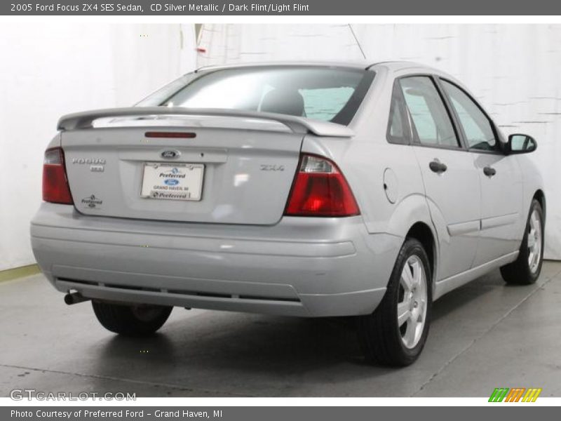 CD Silver Metallic / Dark Flint/Light Flint 2005 Ford Focus ZX4 SES Sedan