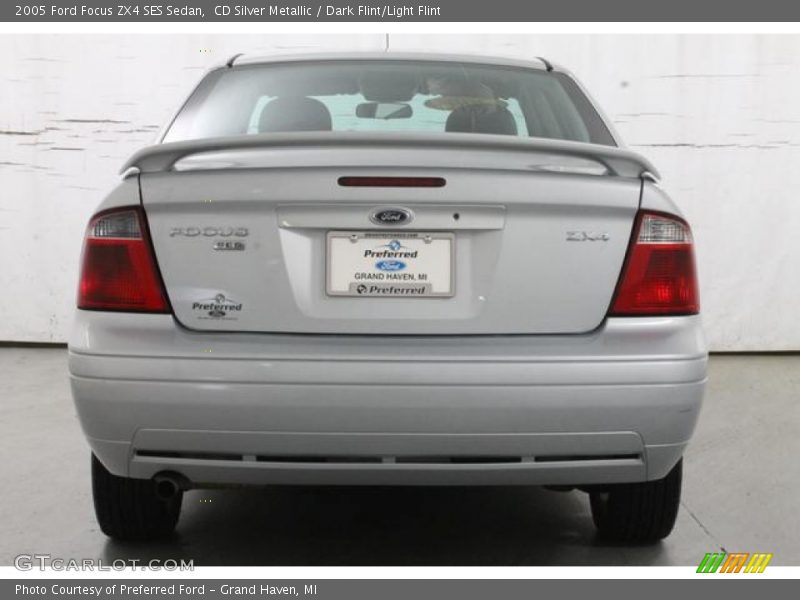 CD Silver Metallic / Dark Flint/Light Flint 2005 Ford Focus ZX4 SES Sedan