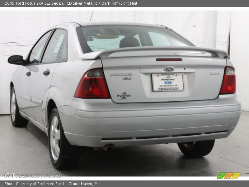 CD Silver Metallic / Dark Flint/Light Flint 2005 Ford Focus ZX4 SES Sedan