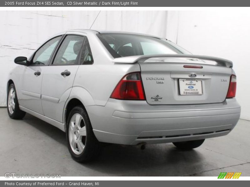 CD Silver Metallic / Dark Flint/Light Flint 2005 Ford Focus ZX4 SES Sedan
