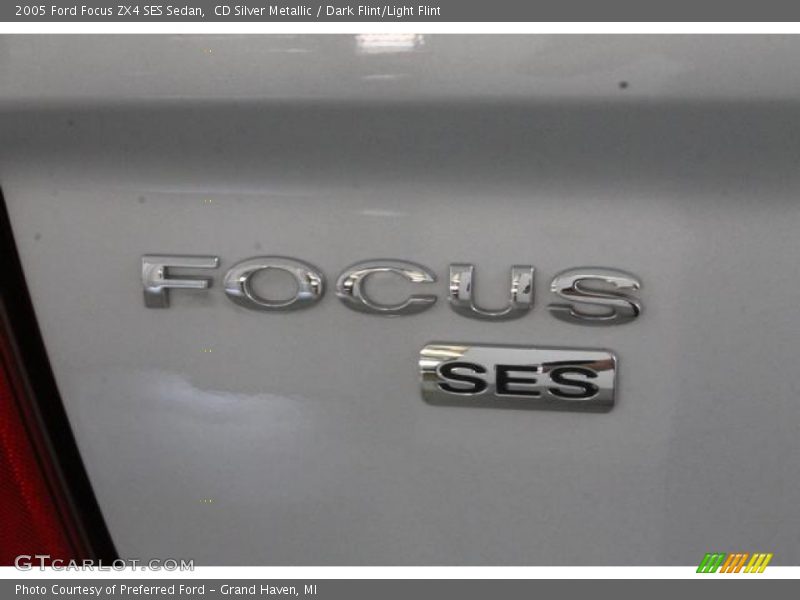 CD Silver Metallic / Dark Flint/Light Flint 2005 Ford Focus ZX4 SES Sedan