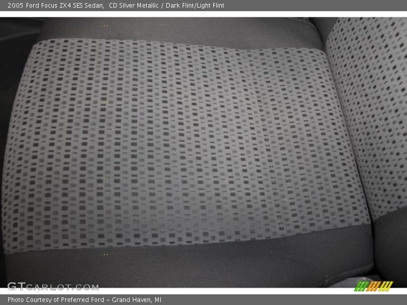 CD Silver Metallic / Dark Flint/Light Flint 2005 Ford Focus ZX4 SES Sedan