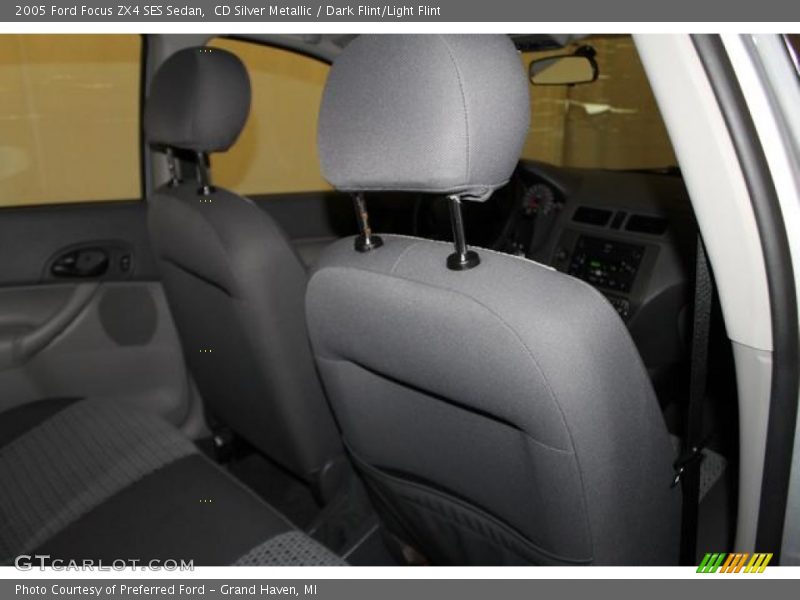 CD Silver Metallic / Dark Flint/Light Flint 2005 Ford Focus ZX4 SES Sedan