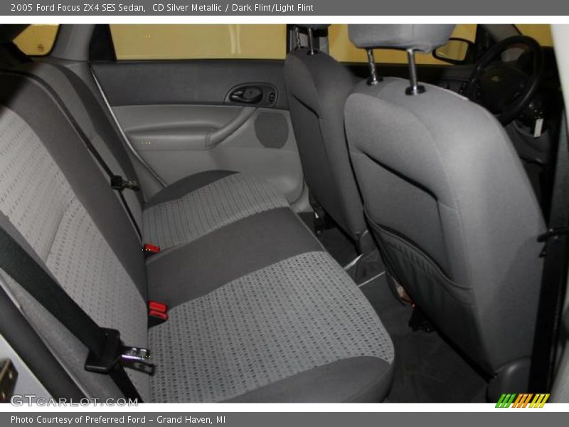 CD Silver Metallic / Dark Flint/Light Flint 2005 Ford Focus ZX4 SES Sedan