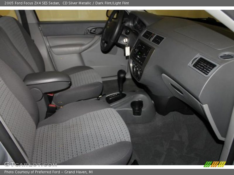 CD Silver Metallic / Dark Flint/Light Flint 2005 Ford Focus ZX4 SES Sedan