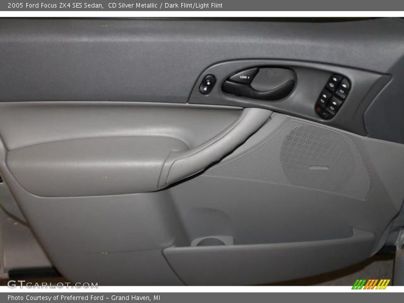 CD Silver Metallic / Dark Flint/Light Flint 2005 Ford Focus ZX4 SES Sedan