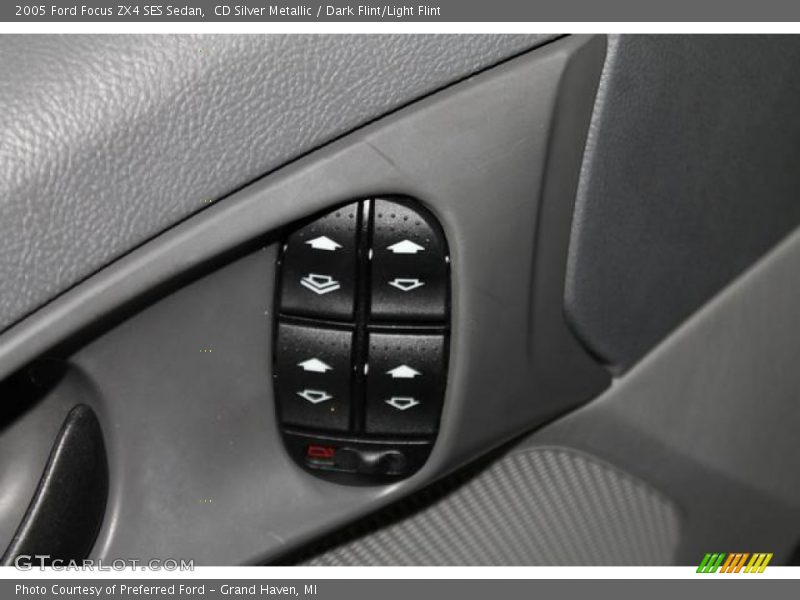 CD Silver Metallic / Dark Flint/Light Flint 2005 Ford Focus ZX4 SES Sedan