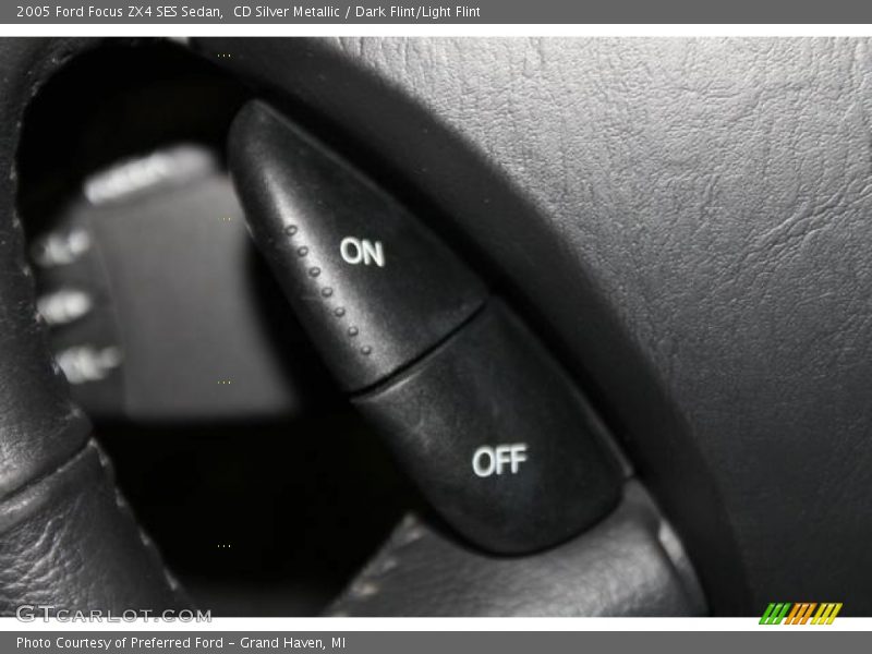 CD Silver Metallic / Dark Flint/Light Flint 2005 Ford Focus ZX4 SES Sedan