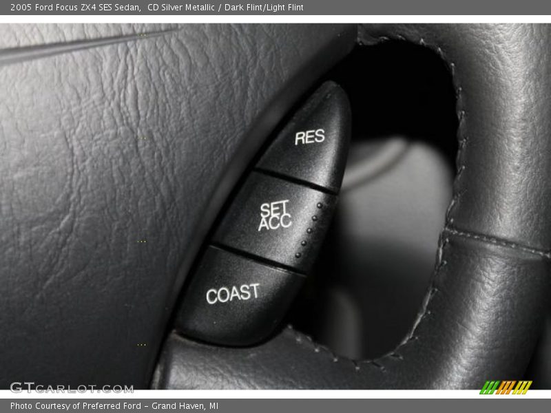 CD Silver Metallic / Dark Flint/Light Flint 2005 Ford Focus ZX4 SES Sedan
