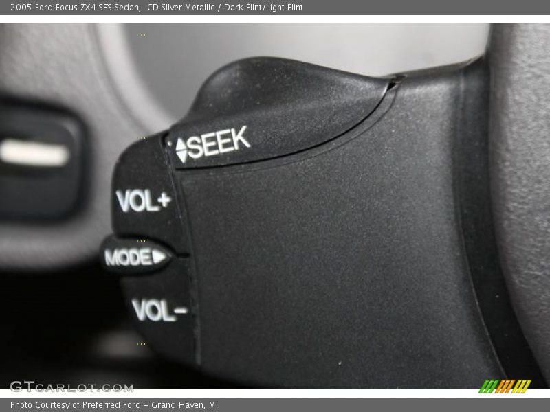 CD Silver Metallic / Dark Flint/Light Flint 2005 Ford Focus ZX4 SES Sedan