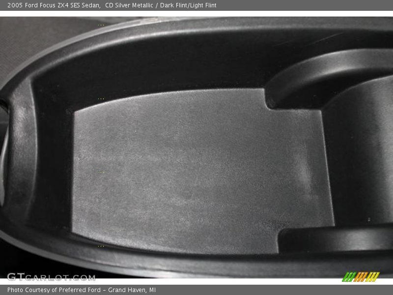 CD Silver Metallic / Dark Flint/Light Flint 2005 Ford Focus ZX4 SES Sedan
