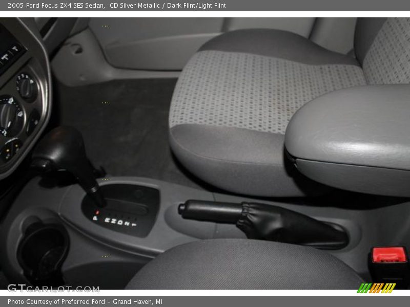 CD Silver Metallic / Dark Flint/Light Flint 2005 Ford Focus ZX4 SES Sedan