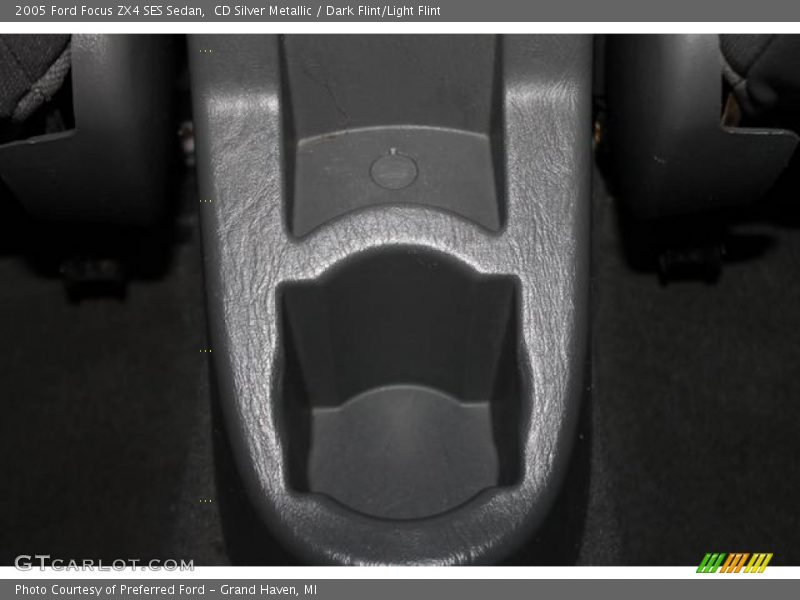 CD Silver Metallic / Dark Flint/Light Flint 2005 Ford Focus ZX4 SES Sedan
