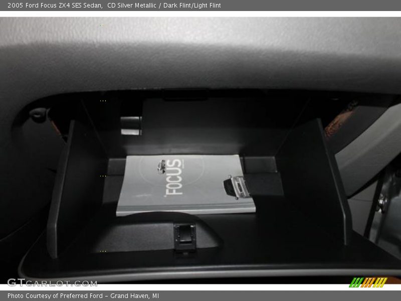 CD Silver Metallic / Dark Flint/Light Flint 2005 Ford Focus ZX4 SES Sedan
