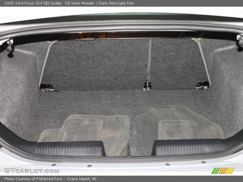 CD Silver Metallic / Dark Flint/Light Flint 2005 Ford Focus ZX4 SES Sedan