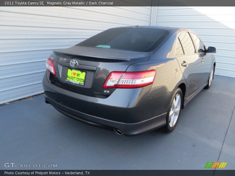 Magnetic Gray Metallic / Dark Charcoal 2011 Toyota Camry SE