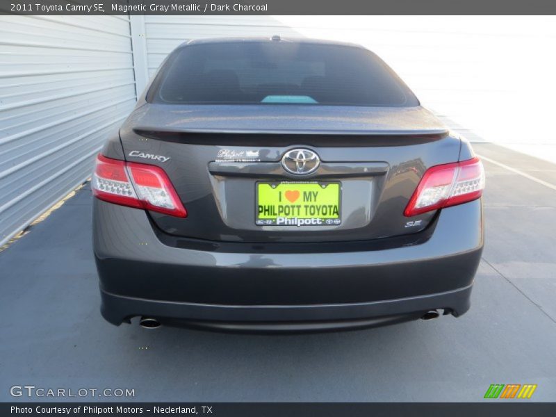 Magnetic Gray Metallic / Dark Charcoal 2011 Toyota Camry SE