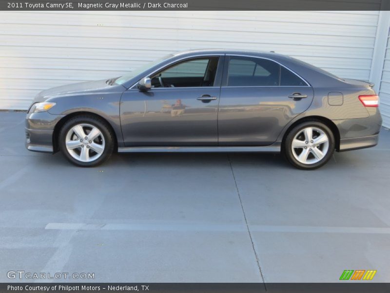Magnetic Gray Metallic / Dark Charcoal 2011 Toyota Camry SE