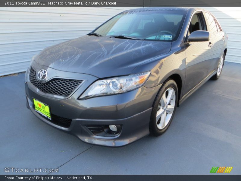 Magnetic Gray Metallic / Dark Charcoal 2011 Toyota Camry SE