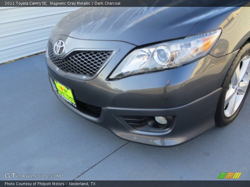 Magnetic Gray Metallic / Dark Charcoal 2011 Toyota Camry SE