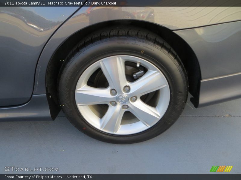 Magnetic Gray Metallic / Dark Charcoal 2011 Toyota Camry SE