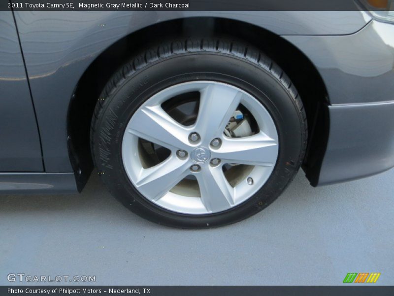Magnetic Gray Metallic / Dark Charcoal 2011 Toyota Camry SE