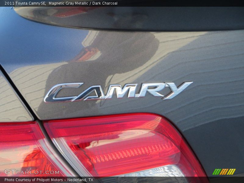 Magnetic Gray Metallic / Dark Charcoal 2011 Toyota Camry SE