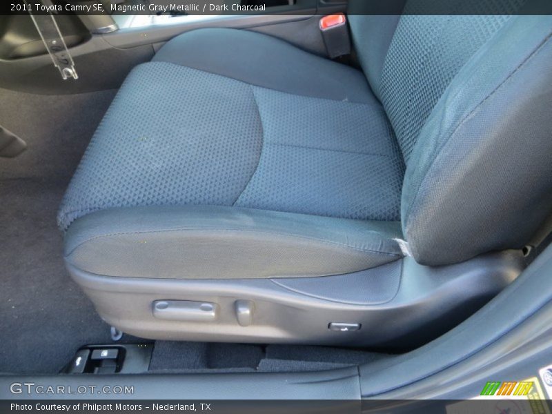 Magnetic Gray Metallic / Dark Charcoal 2011 Toyota Camry SE