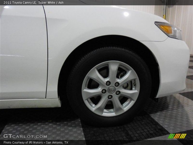 Super White / Ash 2011 Toyota Camry LE