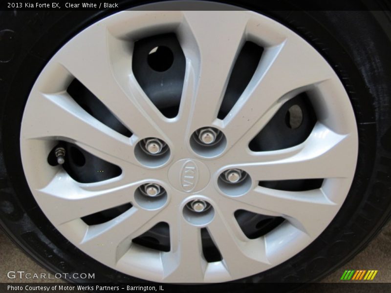 Clear White / Black 2013 Kia Forte EX