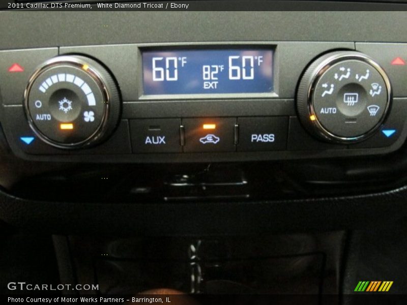 White Diamond Tricoat / Ebony 2011 Cadillac DTS Premium